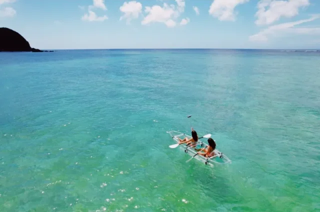 【沖縄・久米島】久米島内のエメラルドブルーに輝く海を満喫！クリアカヤックレンタルプラン《ドローン写真&動画撮影付き》