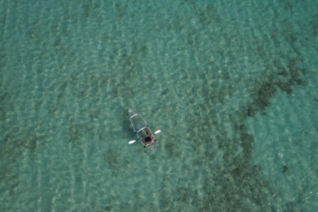 【沖縄・久米島】人気スポット「はての浜」でクリアカヤックレンタル《ドローン動画撮影付き》