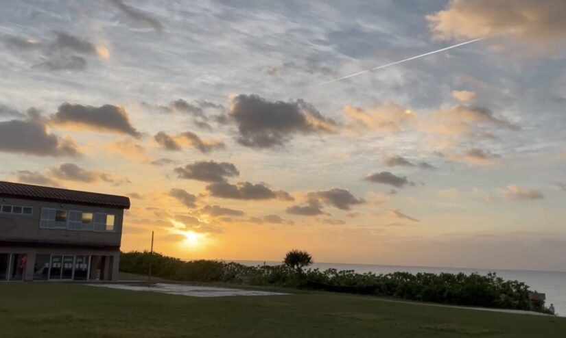 久米島の朝日とビーチの絶景