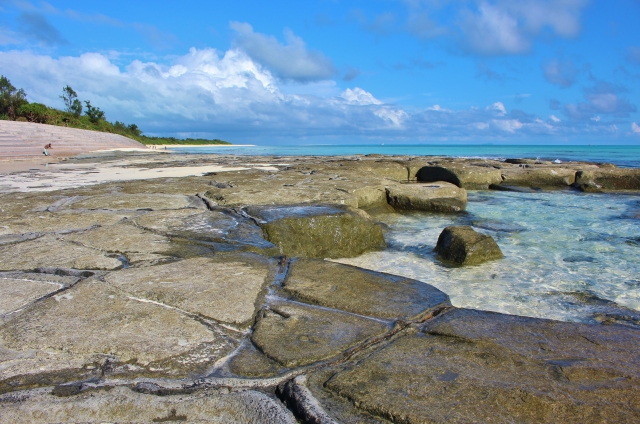 奥武島にある久米島の名所「畳石」とは？自然が作り出した人気の観光スポットを徹底解説