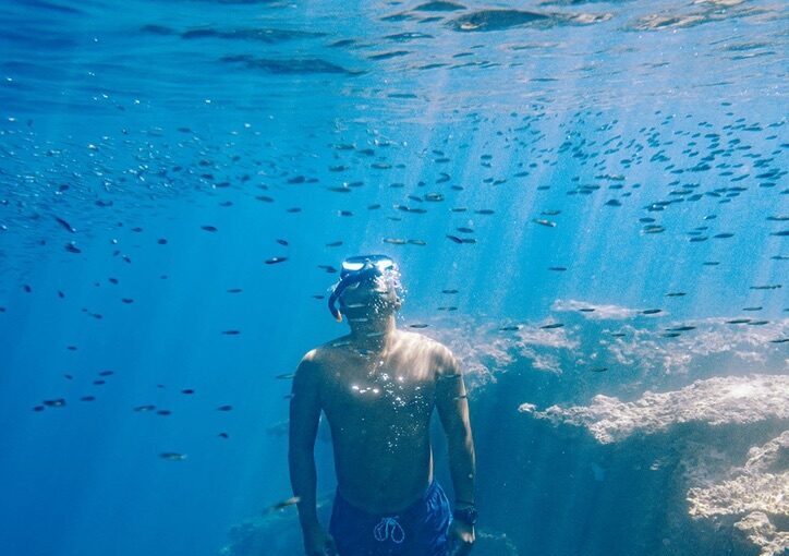 久米島の美しい海でのシュノーケリング体験