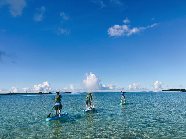 【久米島/約1時間】東洋一美しい海でSUP体験☆ウミガメと出会えるかも《初心者大歓迎・写真無料》（No.832）