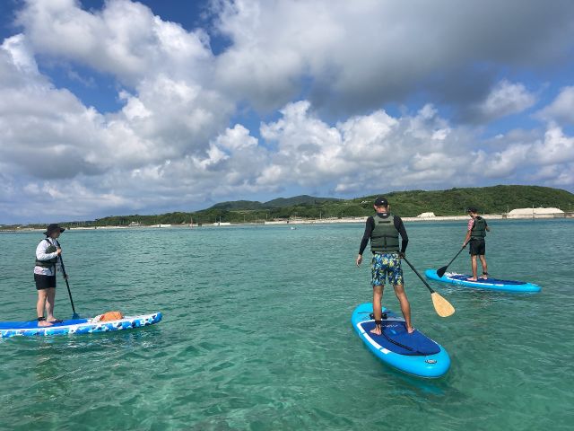 【久米島/約1時間】東洋一美しい海でSUP体験☆ウミガメと出会えるかも《初心者大歓迎・写真無料》（No.832）