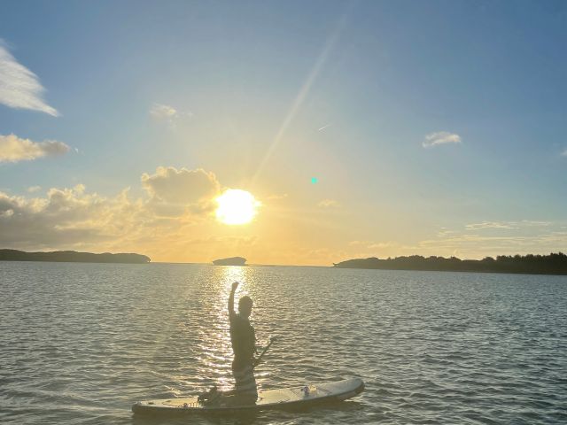 【久米島/約1時間】久米島で唯一開催！海上から朝日を眺める非日常体験☆サンライズSUPツアー♪《初心者大歓迎・写真無料》（No.831）