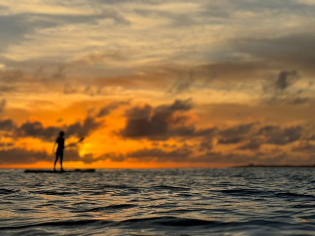 【久米島/約1時間】絶景を独り占め☆海上から奇跡の夕陽を眺めるサンセットSUPツアー♪《初心者大歓迎・写真無料》（No.833）