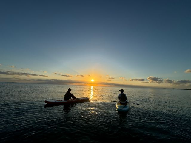 【久米島/約1時間】絶景を独り占め☆海上から奇跡の夕陽を眺めるサンセットSUPツアー♪《初心者大歓迎・写真無料》（No.833）