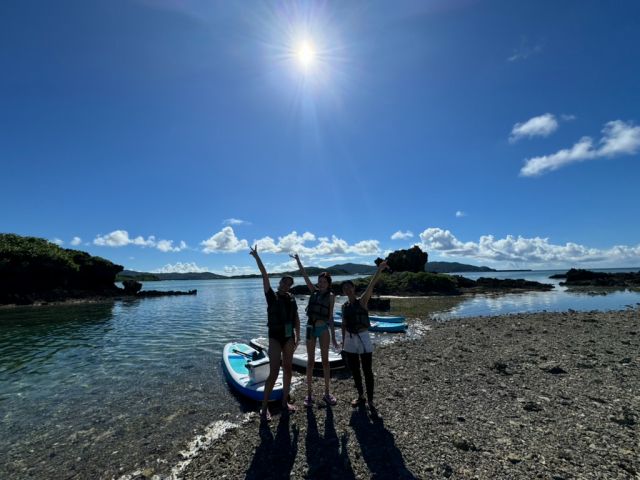 【久米島/約1.5時間】SUPで行く秘境のシュノーケリングツアー！地元民も知らない秘密のスポットへ☆《初心者大歓迎・写真無料》（No.834）