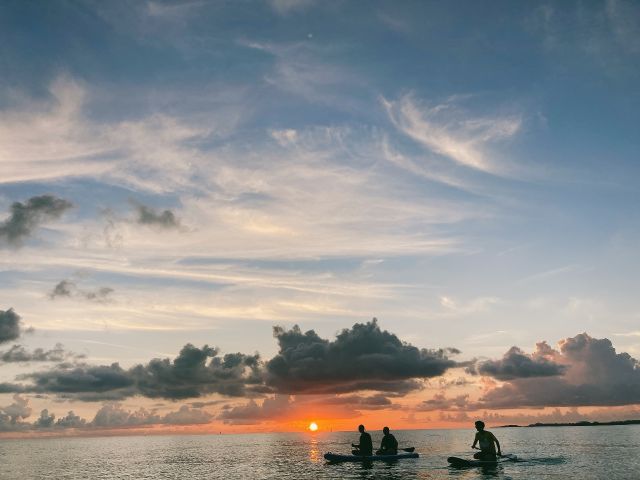 【久米島/約1時間】絶景を独り占め☆海上から奇跡の夕陽を眺めるサンセットSUPツアー♪《初心者大歓迎・写真無料》（No.833）
