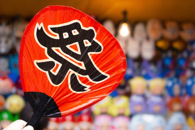 夏のイベントやお祭りをイメージしたうちわ